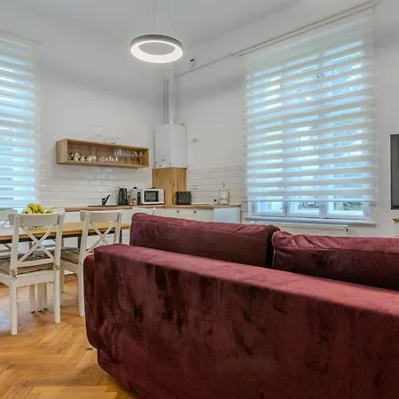 Katharina Gate By Kronstay Apartament Braszów