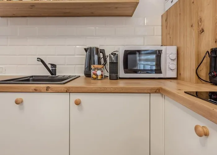 Katharina Gate By Kronstay Apartman *